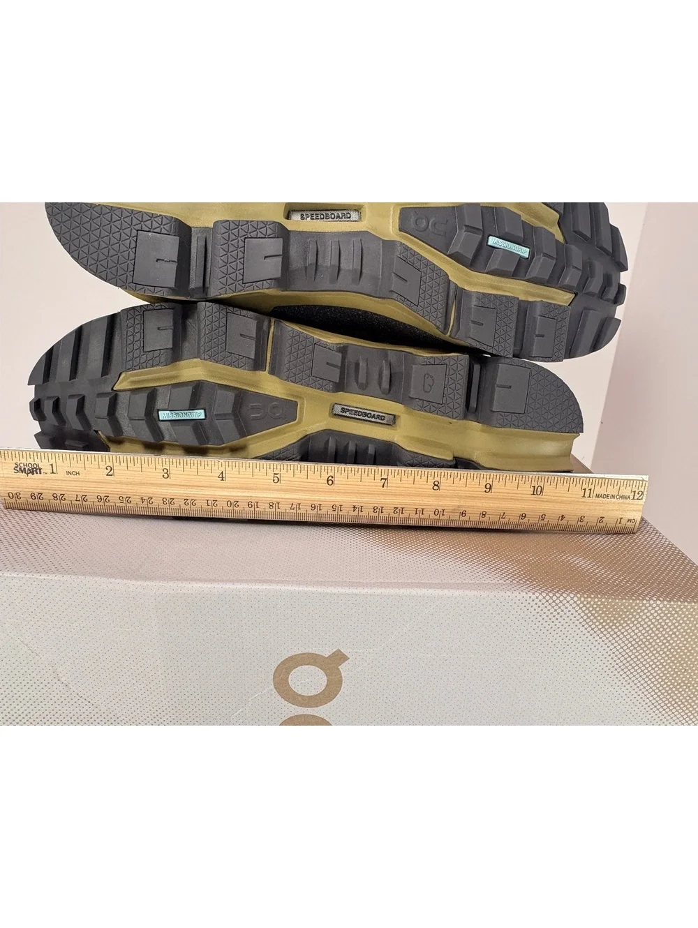 On Cloudrock 2 Waterproof Women’s Hiking Boots Size 8 Hunter/Safari 63.97853